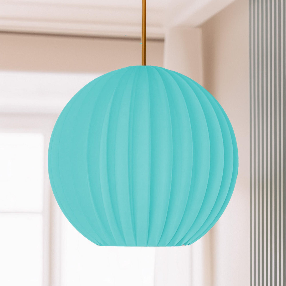 Minimalistische Pendelleuchten  skulpturale Lampenschirme mit Rillenstruktur, in verschiedenen Größen, ideal für modernes Wohndesign