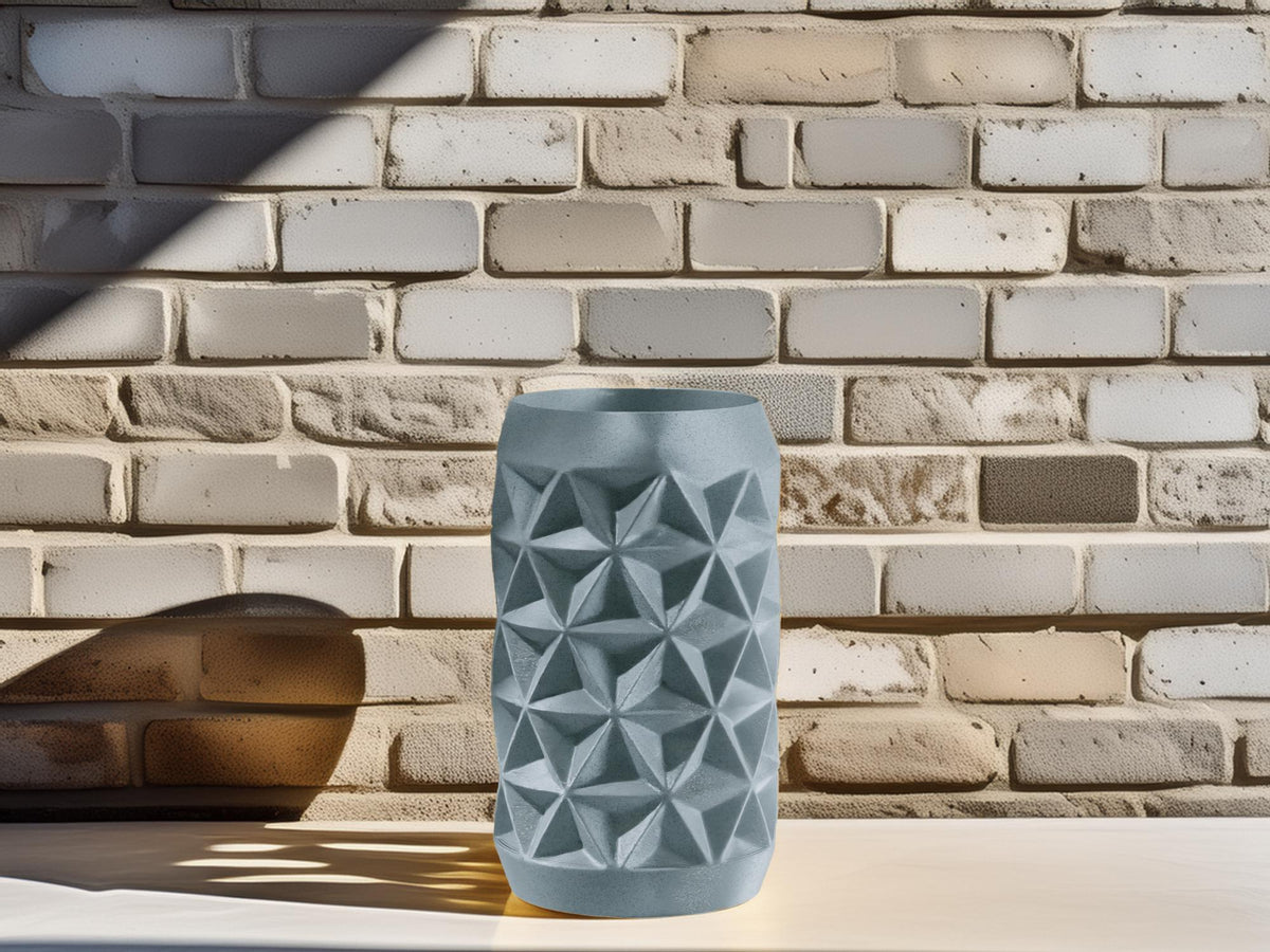 Moderne Kristallvase, geometrisches Design, skulpturale Dekovase, stilvolle Deko für modernes Wohnen
