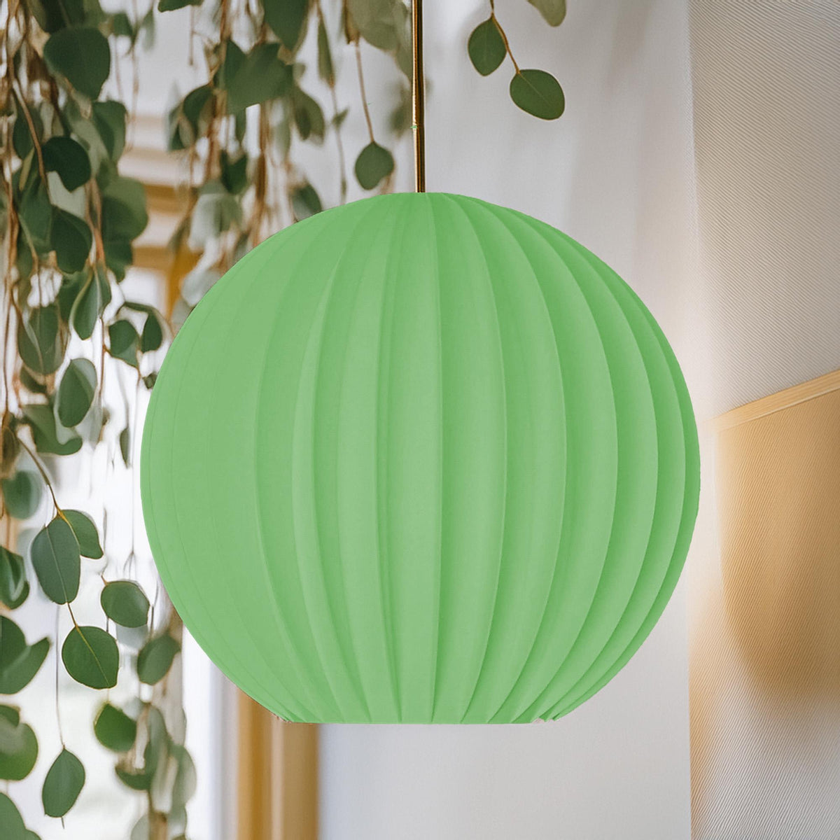 Minimalistische Pendelleuchten  skulpturale Lampenschirme mit Rillenstruktur, in verschiedenen Größen, ideal für modernes Wohndesign