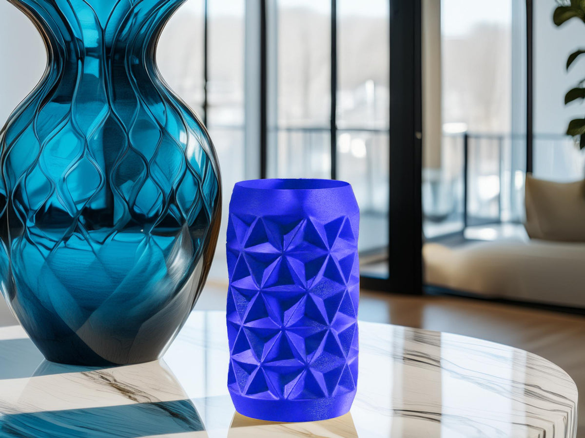Moderne Kristallvase, geometrisches Design, skulpturale Dekovase, stilvolle Deko für modernes Wohnen