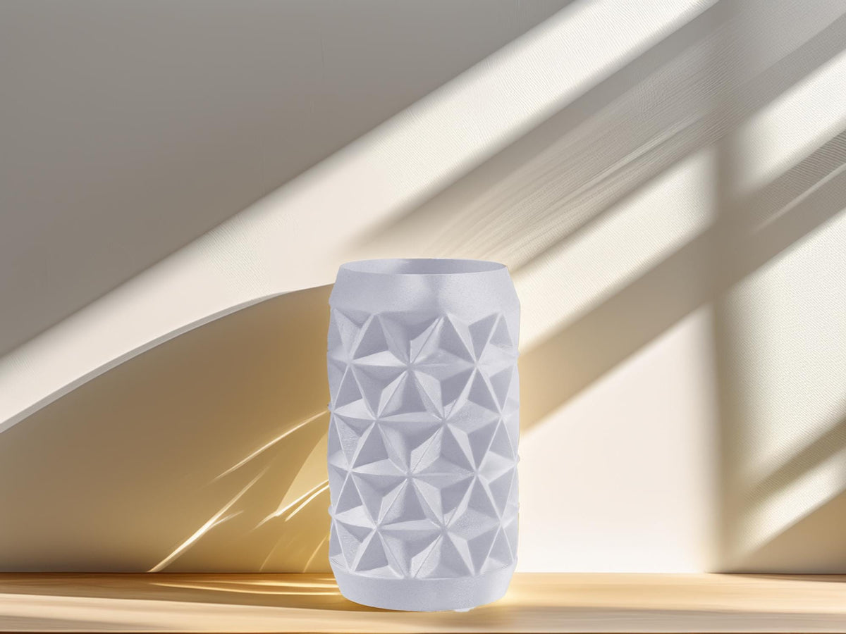 Moderne Kristallvase, geometrisches Design, skulpturale Dekovase, stilvolle Deko für modernes Wohnen
